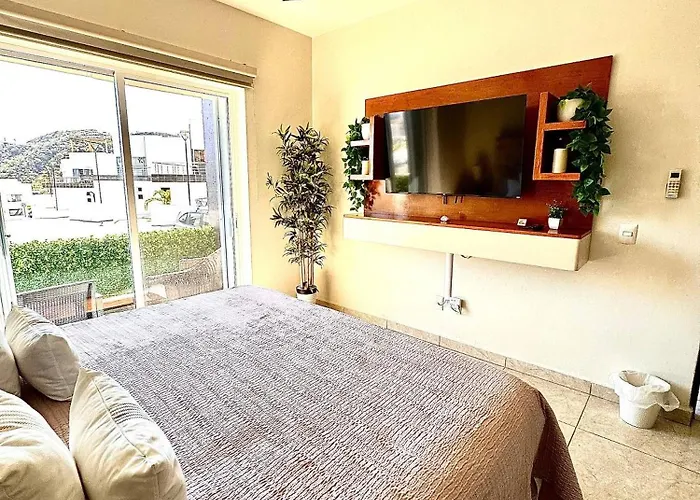 Cozy Cabo 2br, Shared Pool, Gated Community, 20 Walk To Сasa de vacaciones *
