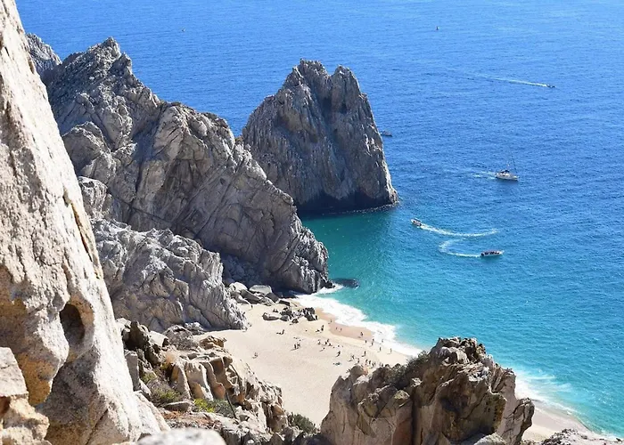 Cozy Cabo 2br, Shared Pool, Gated Community, 20 Walk To Сasa de vacaciones Cabo San Lucas