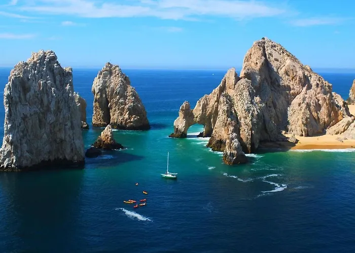 Cozy Cabo 2br, Shared Pool, Gated Community, 20 Walk To Сasa de vacaciones